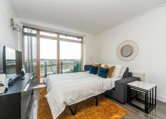 Pass The Keys Riverside Amazing Flat In London Close To The O2